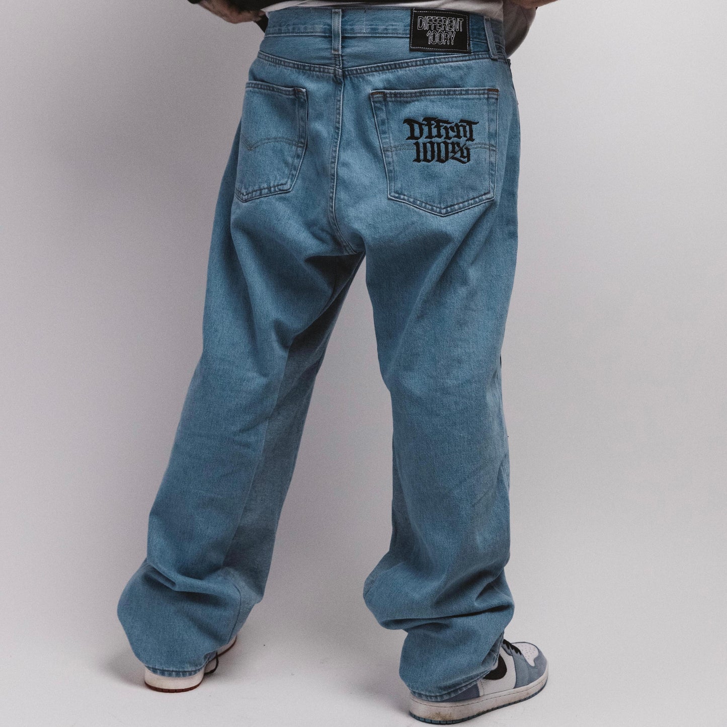 DFFRNT 100RY blue jeans