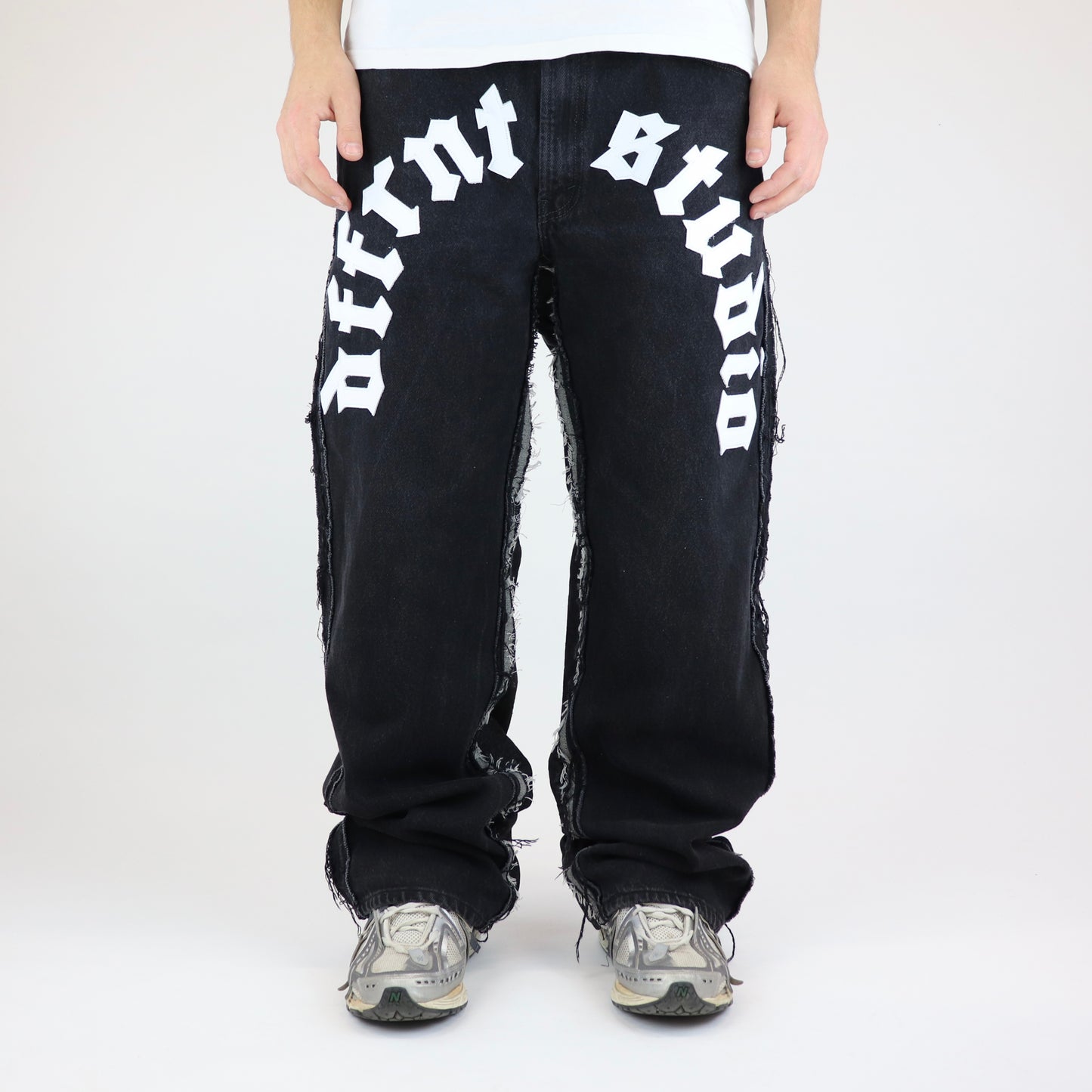 DFFRNT studio jeans black