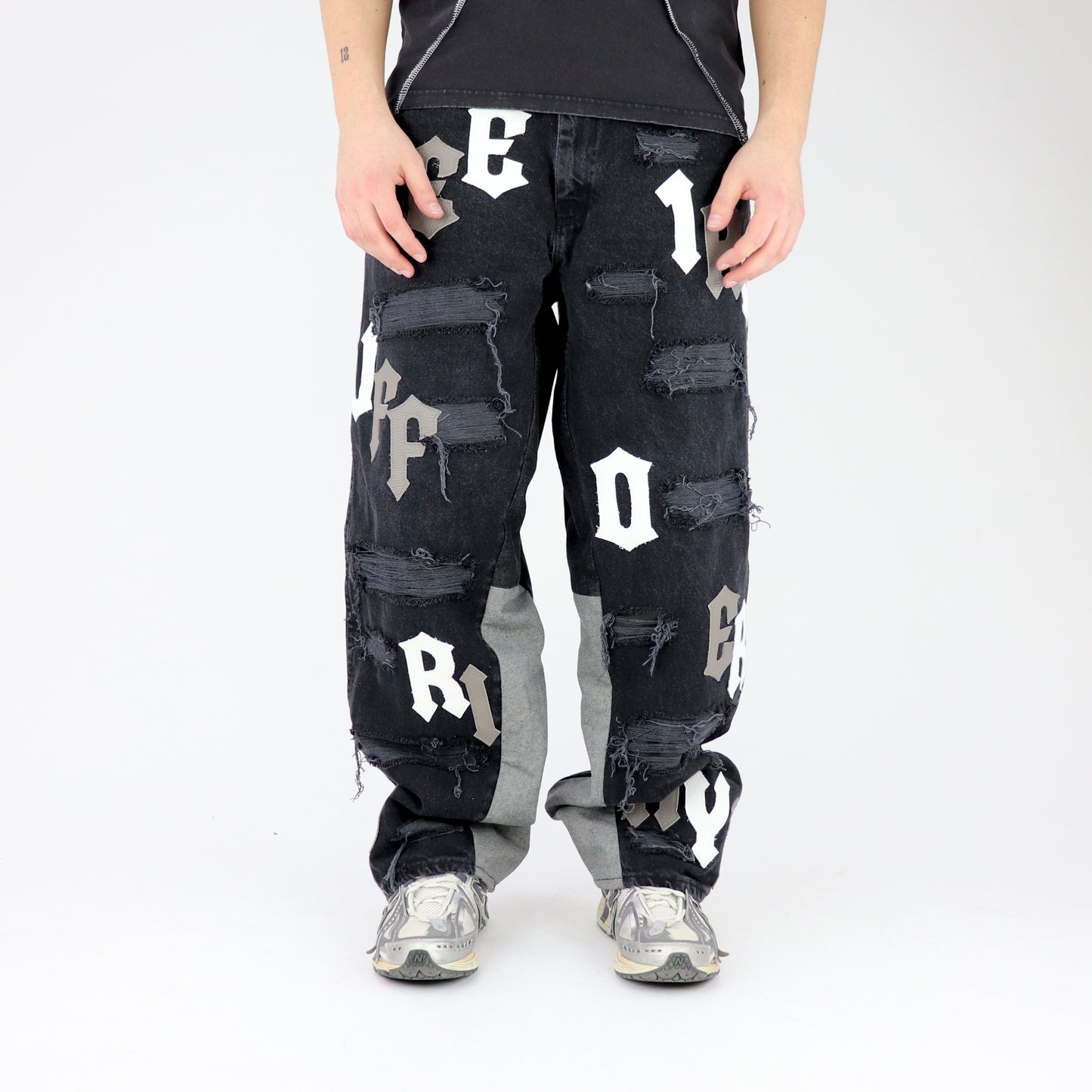 DFFRNT 100RY letters black jeans