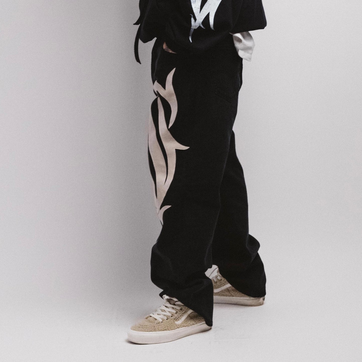 DFFRNT 100RY black jeans