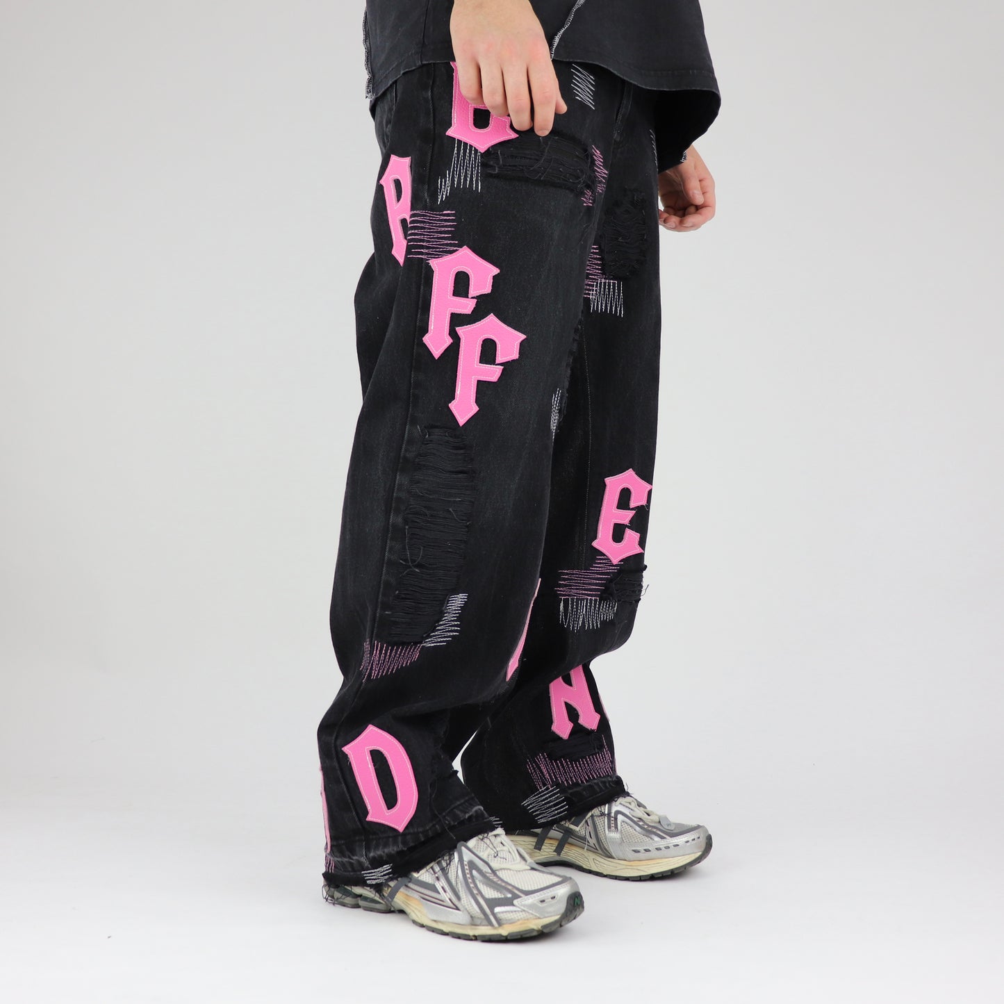 Black-pink baggy jeans