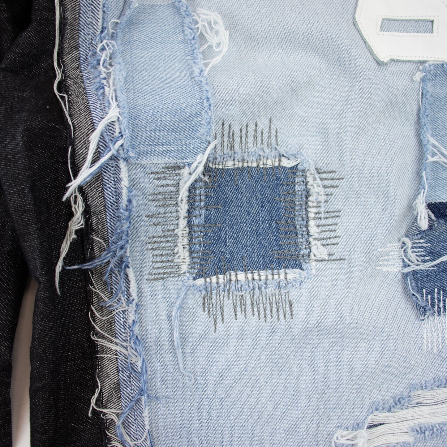 DFFRNT studio jeans blue-white