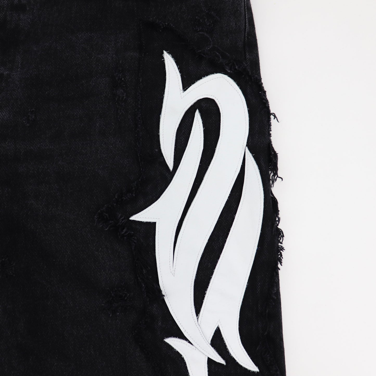DFFRNT 100RY ornament black shorts