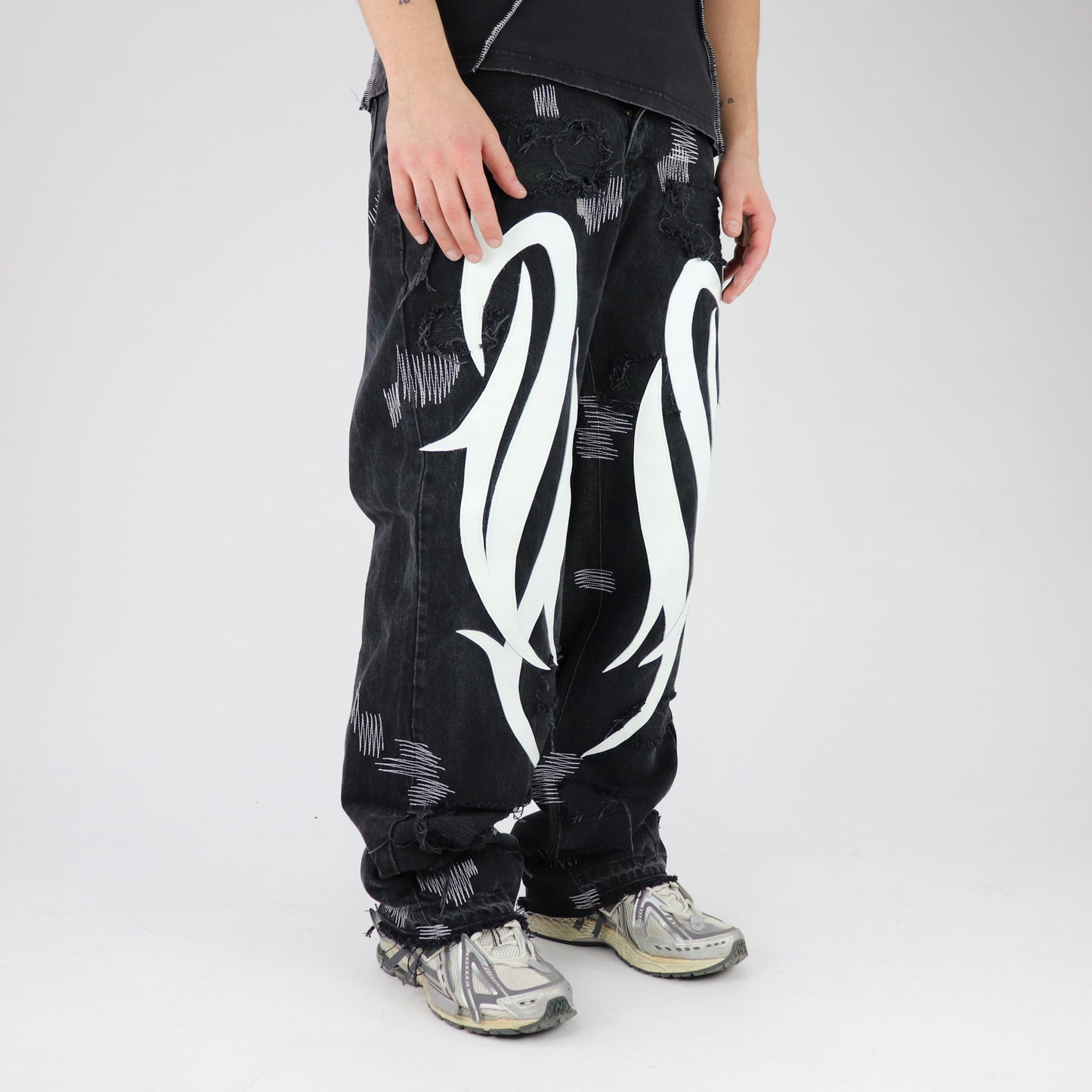 DFFRNT 100RY black-white jeans