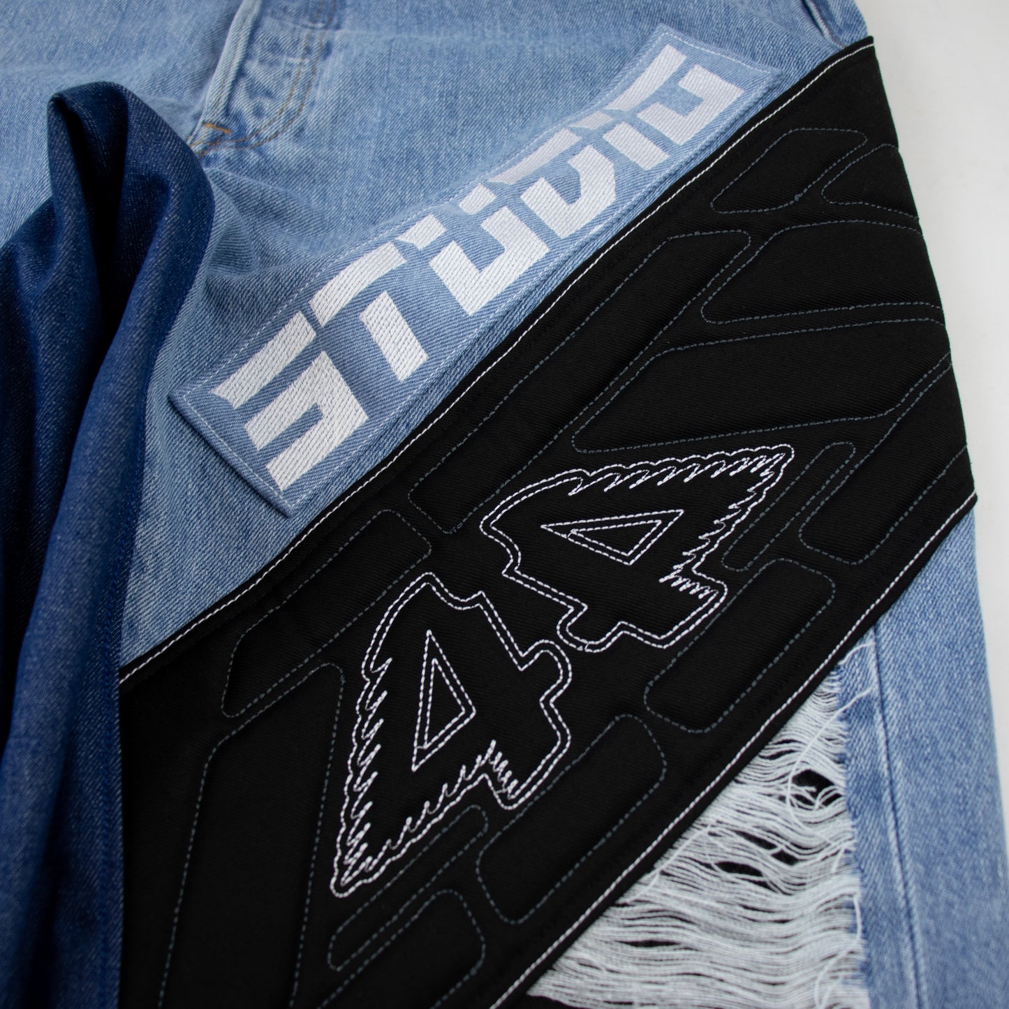 D44RNT blue moto jeans