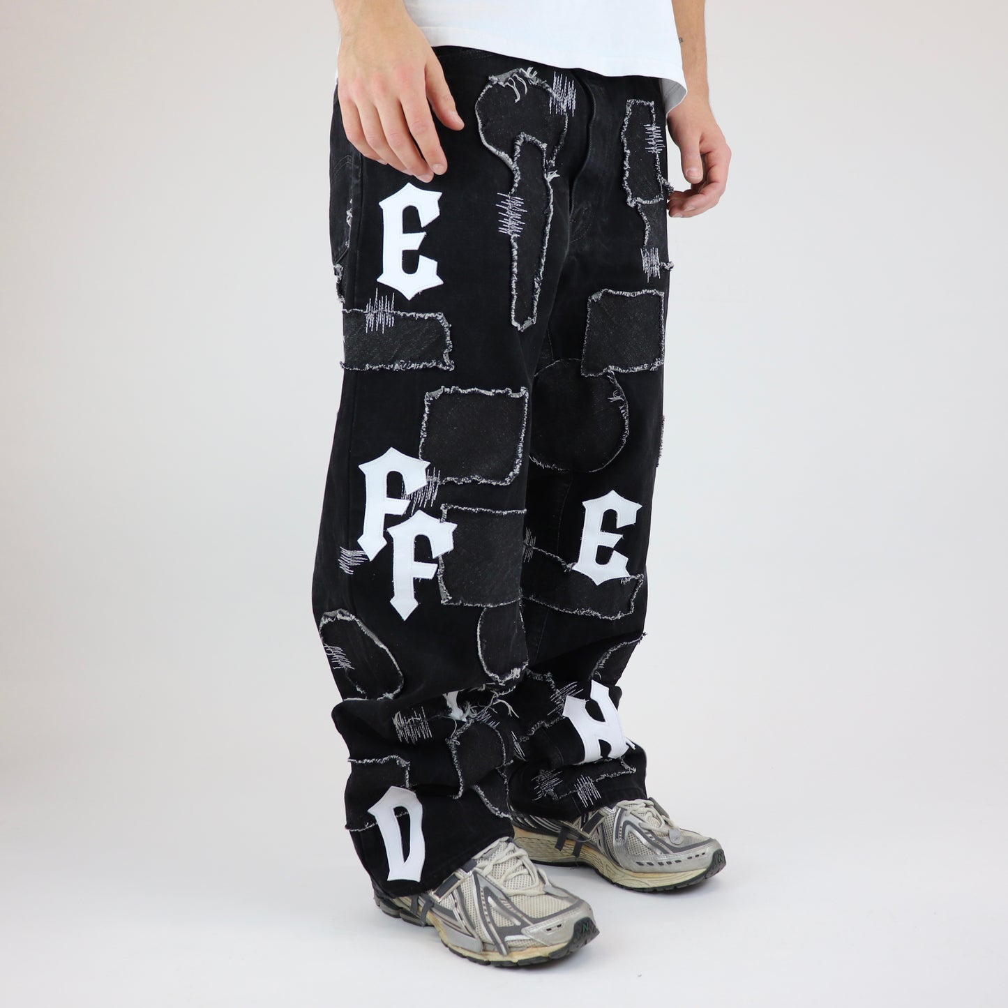 Black-white baggy jeans