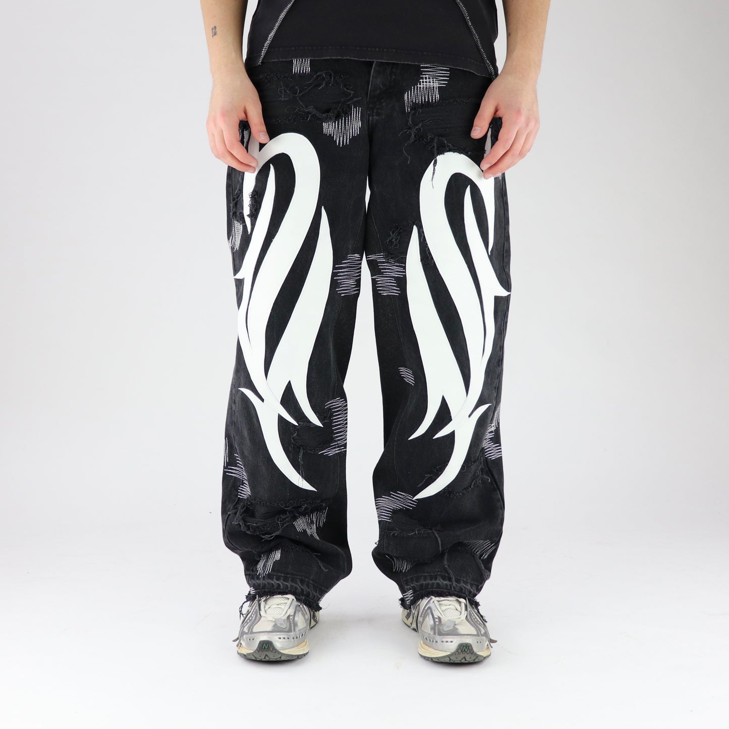DFFRNT 100RY black-white jeans