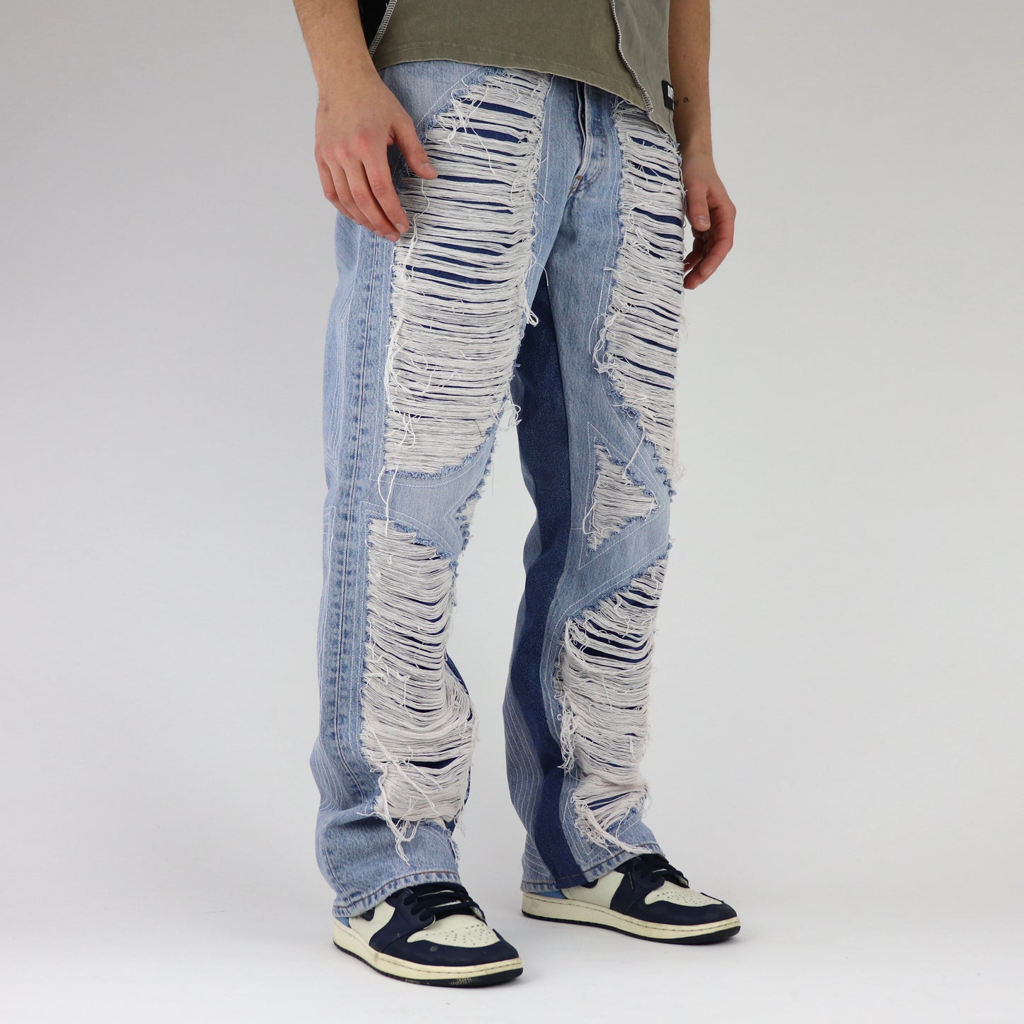 Symmetrical distressed jeans