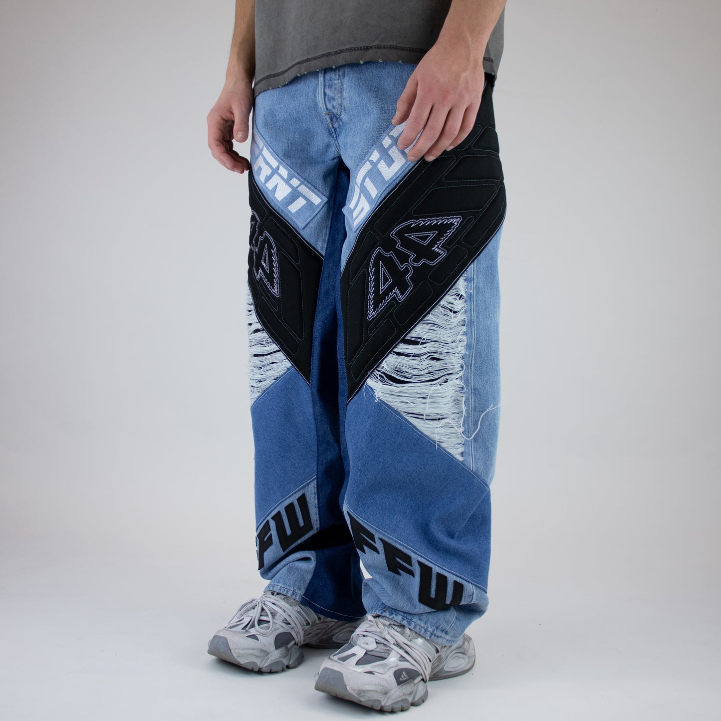 D44RNT blue moto jeans