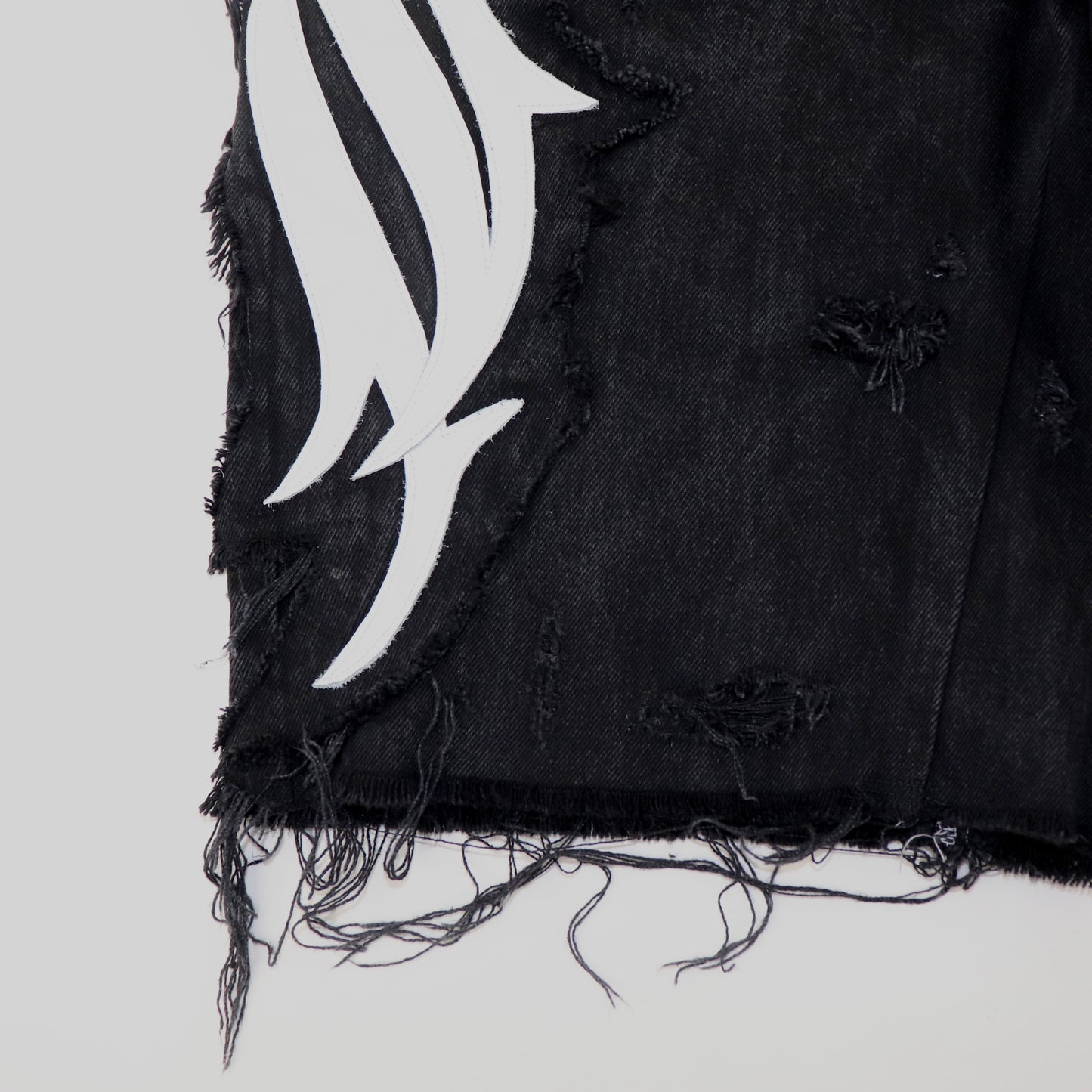 DFFRNT 100RY ornament black shorts