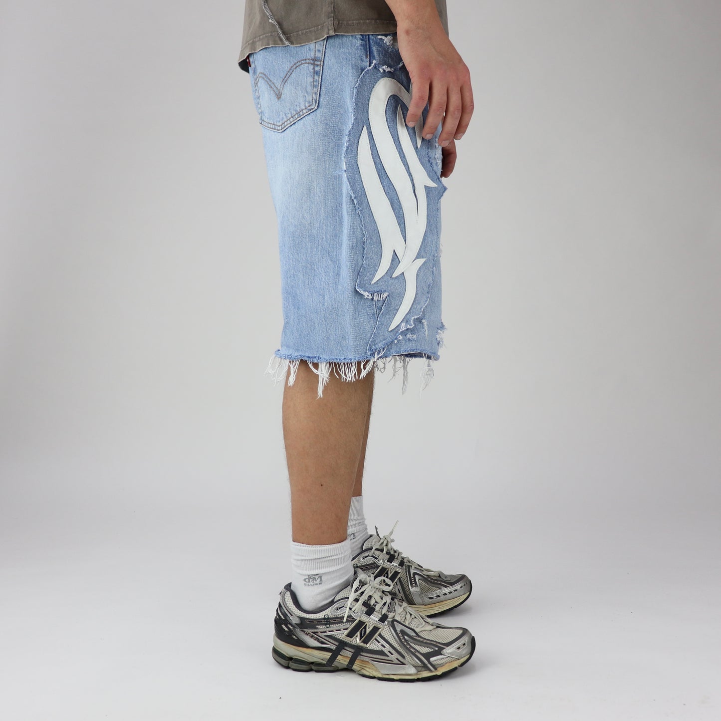 DFFRNT 100RY ornament blue shorts
