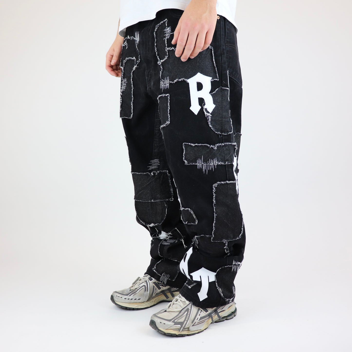 Black-white baggy jeans