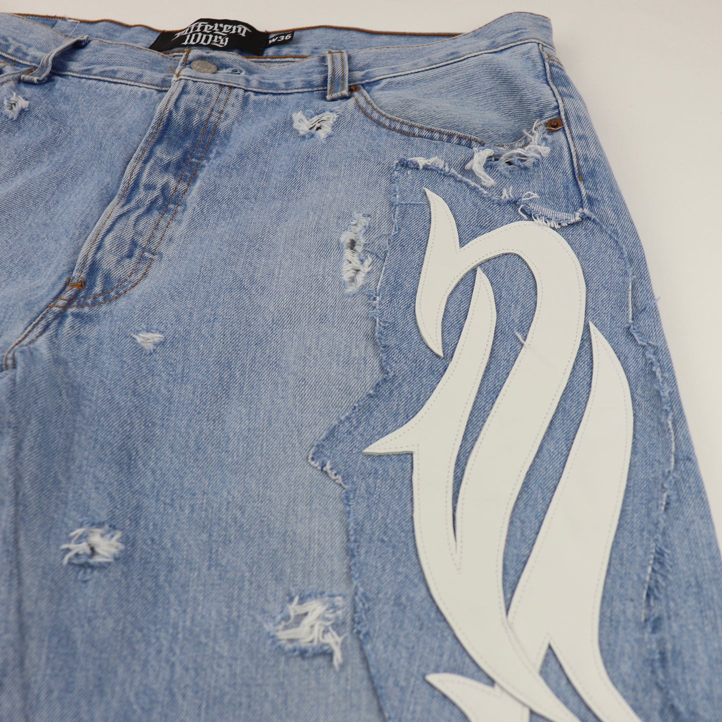 DFFRNT 100RY ornament blue shorts