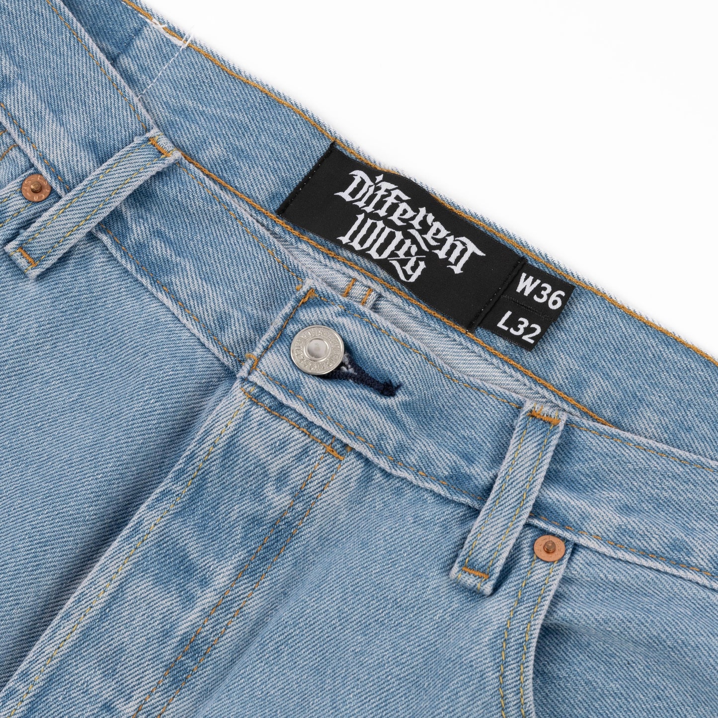 DFFRNT 100RY blue jeans