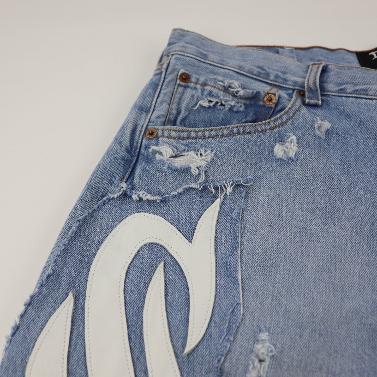 DFFRNT 100RY ornament blue shorts