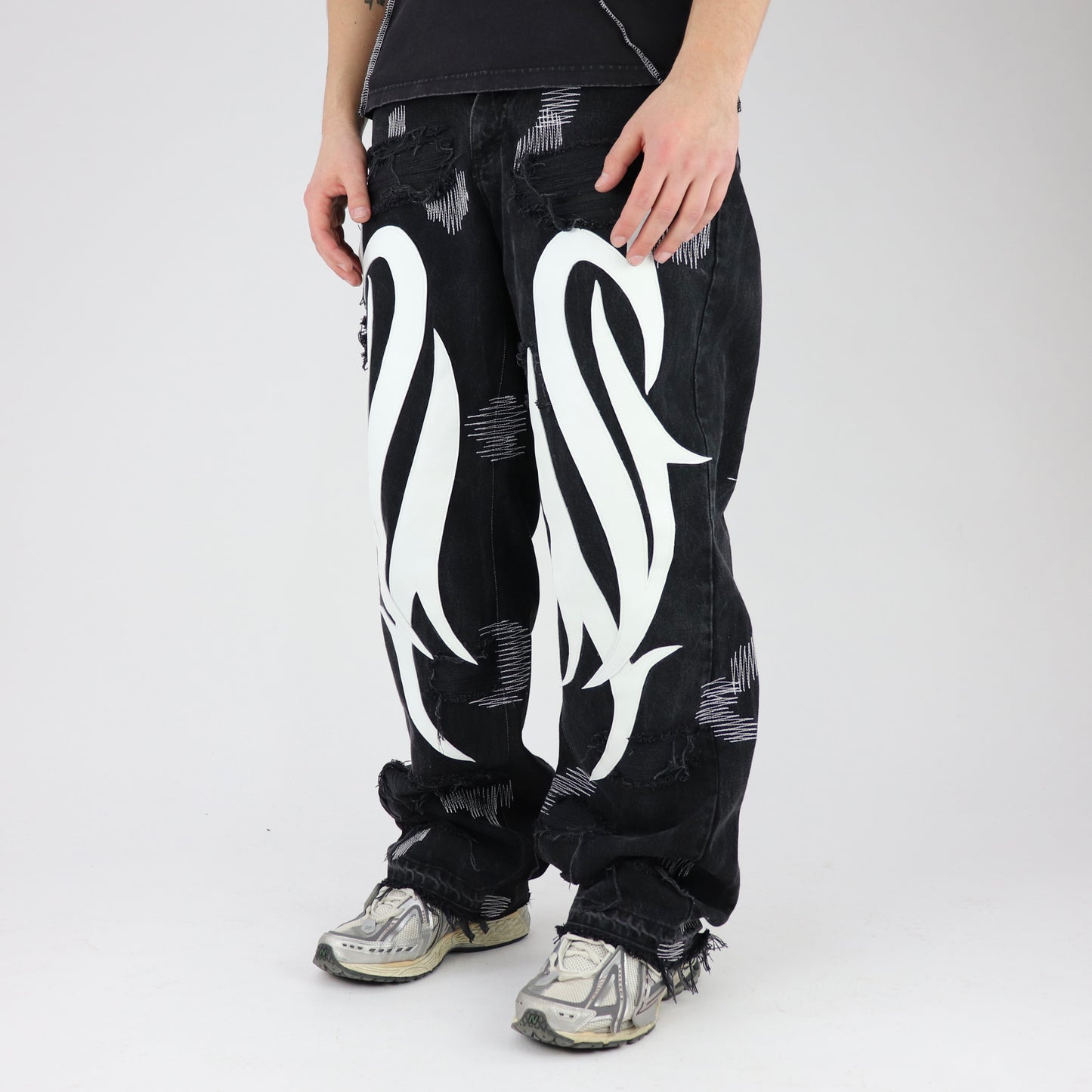 DFFRNT 100RY black-white jeans