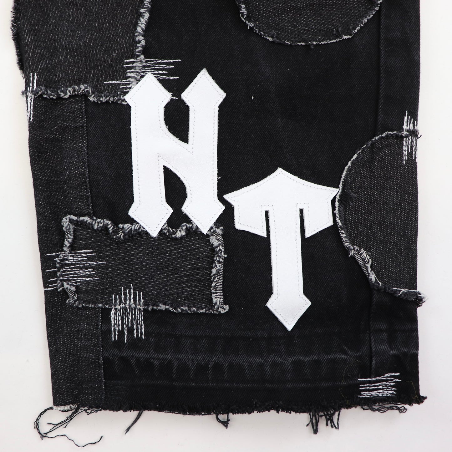 Black-white baggy jeans