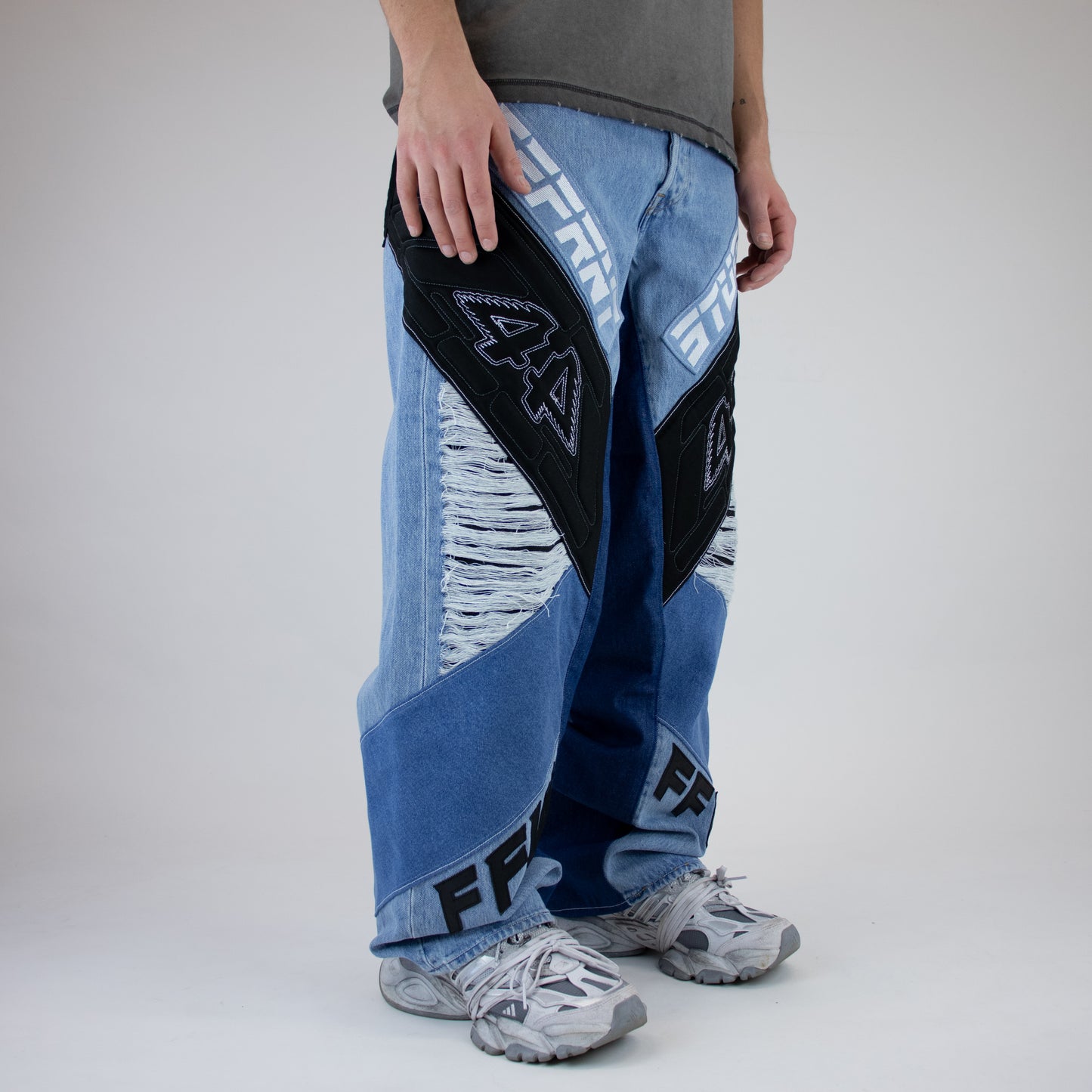 D44RNT blue moto jeans