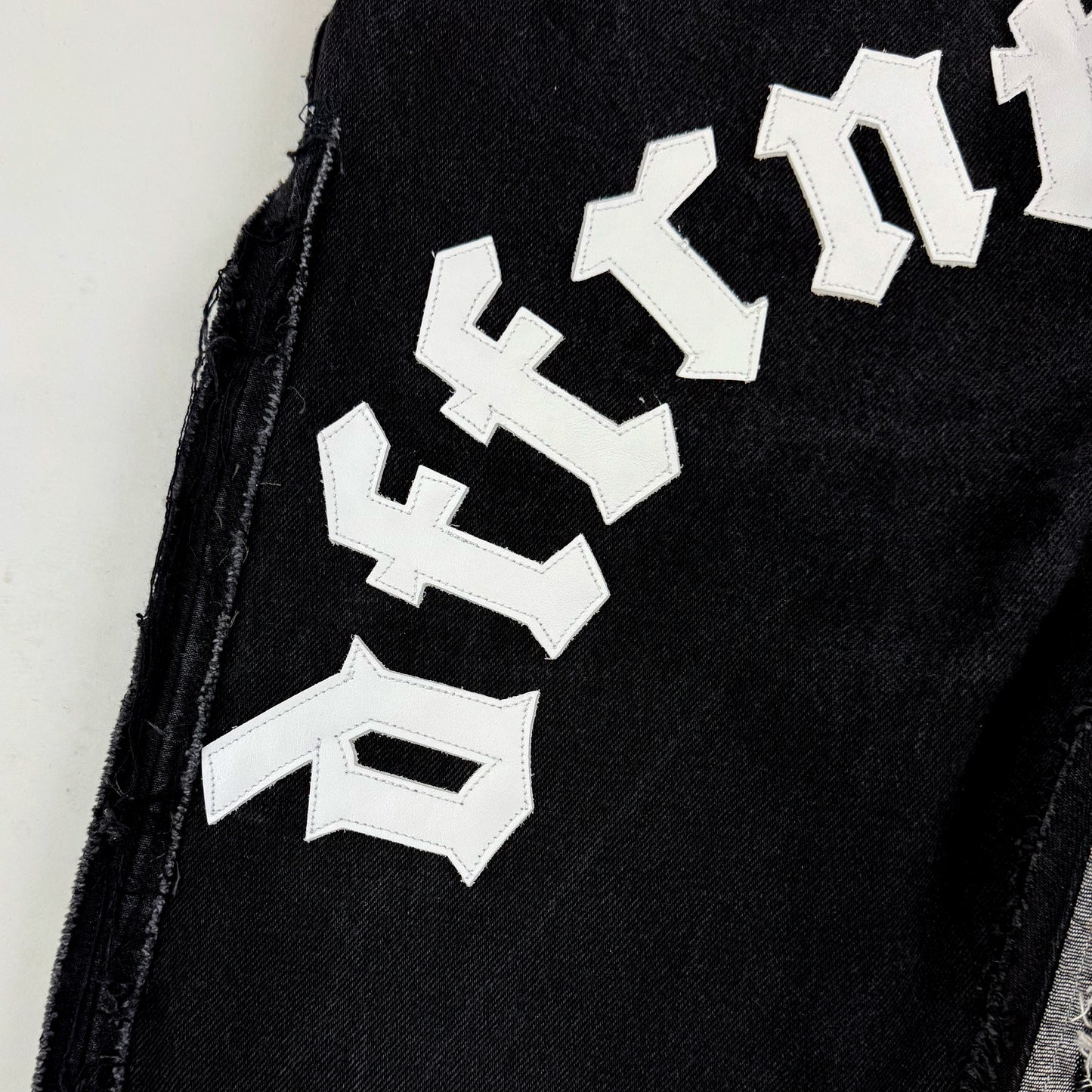 DFFRNT studio jeans black