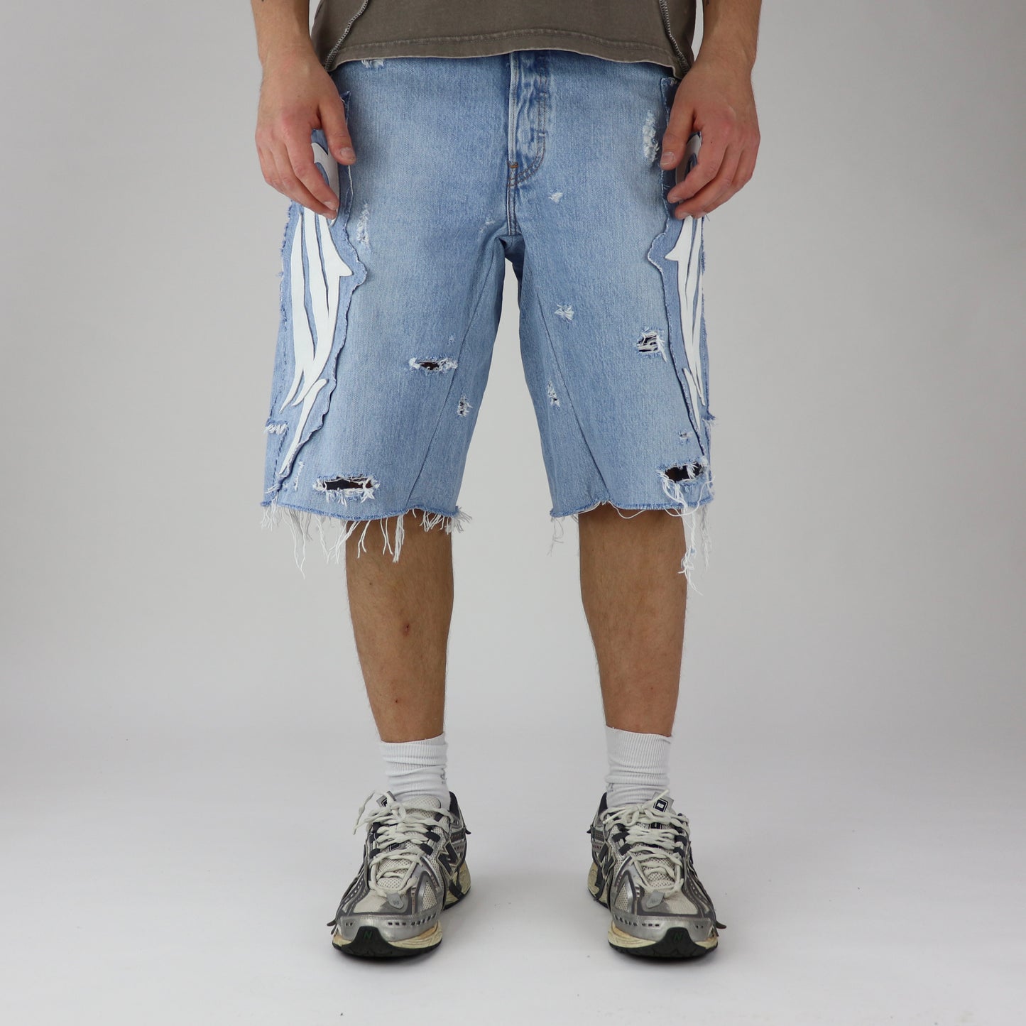 DFFRNT 100RY ornament blue shorts